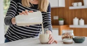 Uống sữa đậu nành đúng cách sẽ mang lại nhiều lợi ích cho sức khỏe (Ảnh: Sưu tầm internet)